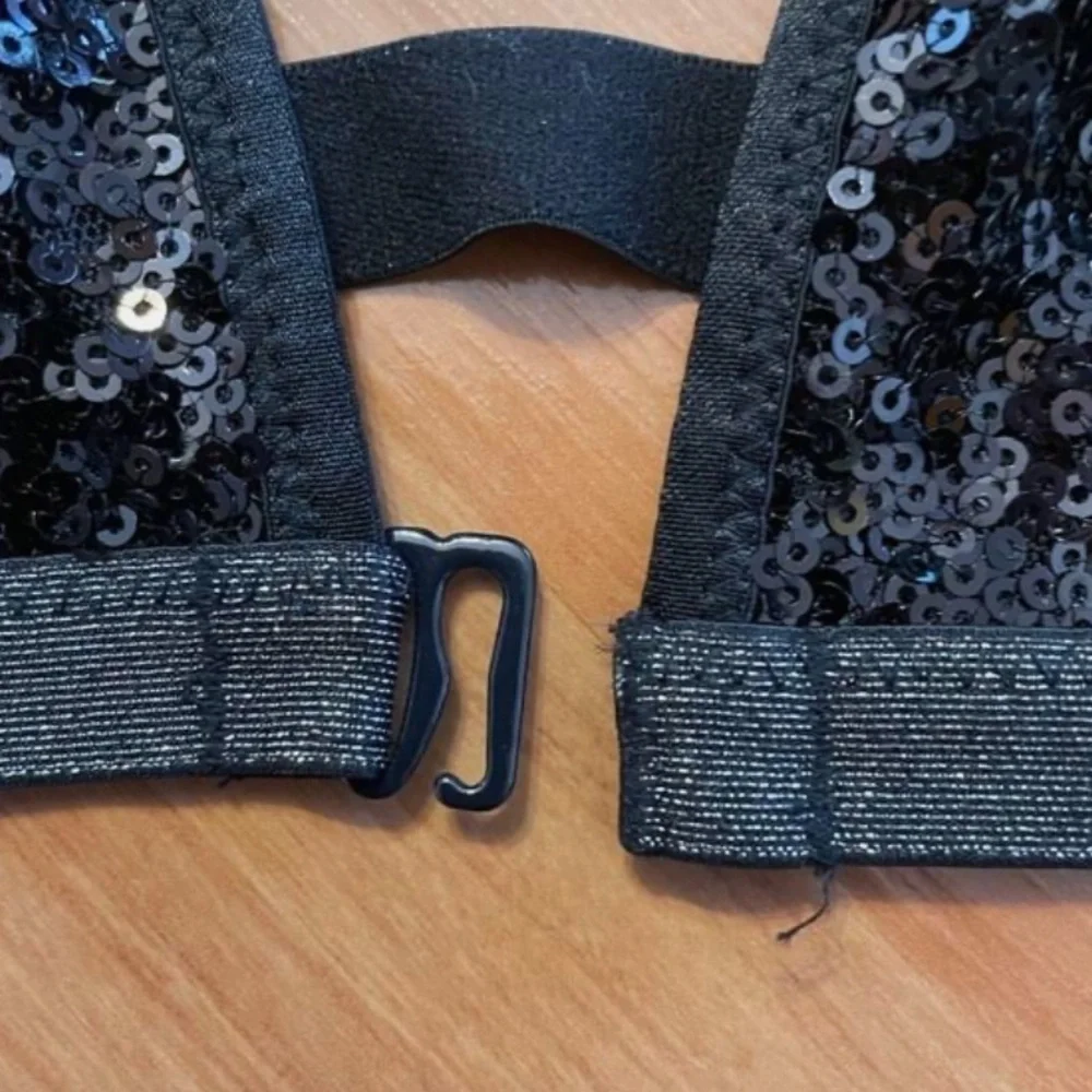 Victorias Secret All dressed up and everywhere to go front-close bralette!